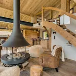 Papillon, Alpes Agency, Detached Chalet, Les Praz, Sleeps 8-10 * Chamonix