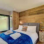 Papillon, Alpes Agency, Detached Chalet, Les Praz, Sleeps 8-10 Chalet