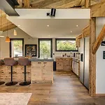 Chalet Papillon, Alpes Agency, Detached Chalet, Les Praz, Sleeps 8-10 *