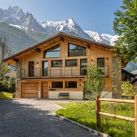 Papillon, Alpes Agency, Detached Chalet, Les Praz, Sleeps 8-10 * Chamonix