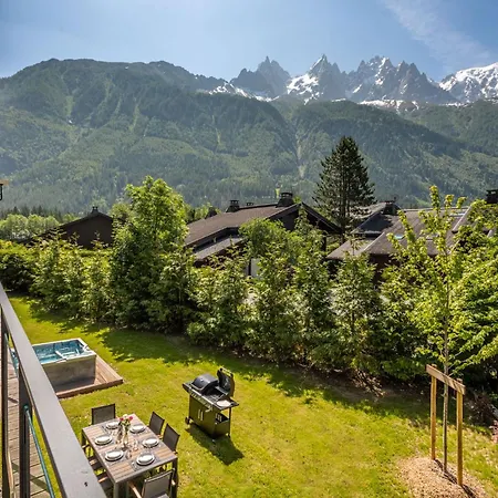 Papillon - Alpes Travel - Detached - Les Praz - Sleeps 8