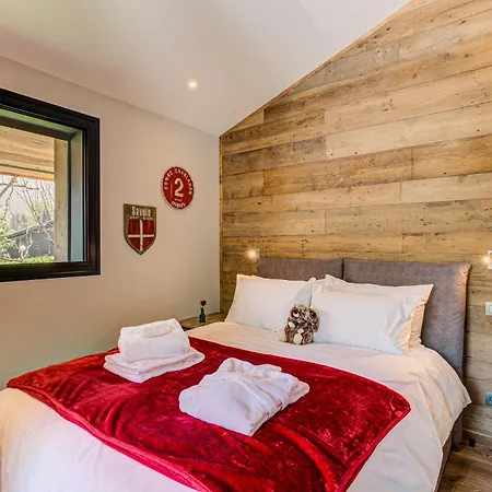 Papillon - Alpes Travel - Detached - Les Praz - Sleeps 8