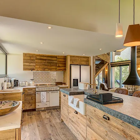 Papillon, Alpes Agency, Detached Chalet, Les Praz, Sleeps 8-10 * Chamonix