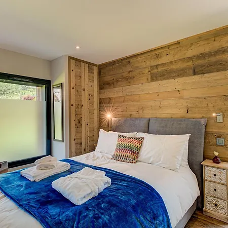 Papillon - Alpes Travel - Detached - Les Praz - Sleeps 8 Chalet