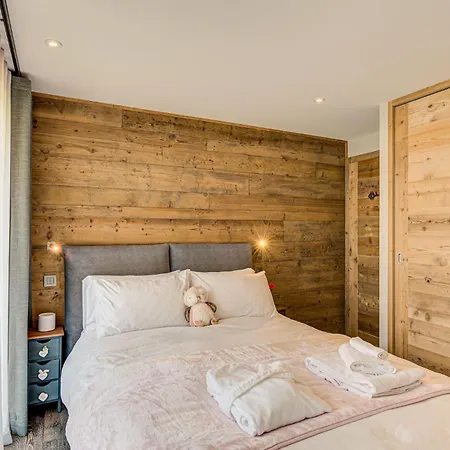 Papillon - Alpes Travel - Detached - Les Praz - Sleeps 8