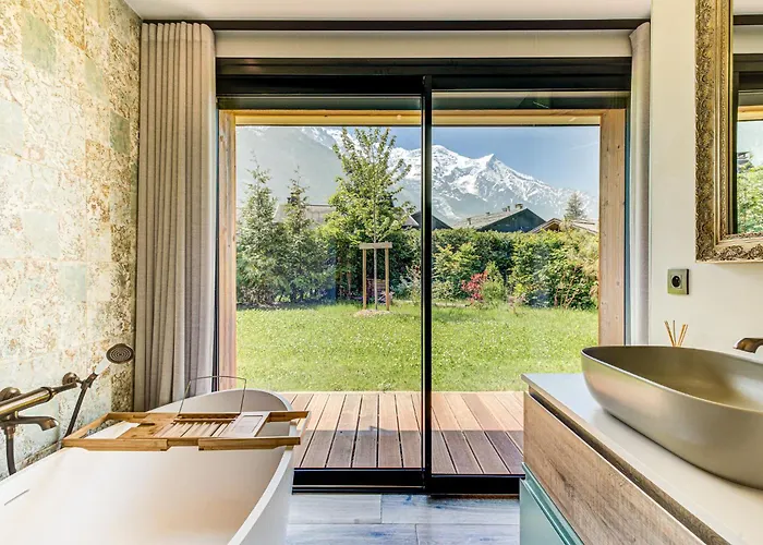 Chalet Papillon, Alpes Agency, Detached Chalet, Les Praz, Sleeps 8-10 Chalet