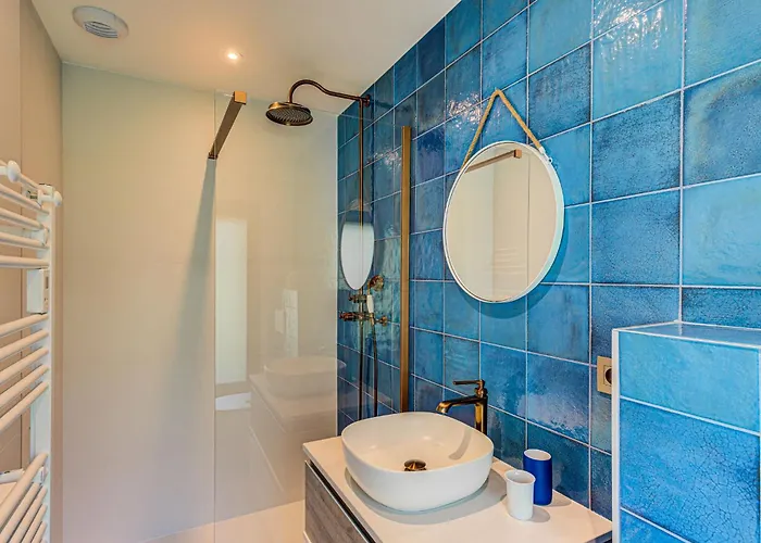 Papillon - Alpes Travel - Detached - Les Praz - Sleeps 8-10 霞慕尼