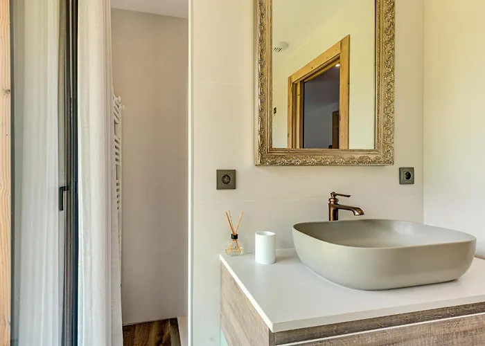 Chalet Papillon, Alpes Agency, Detached Chalet, Les Praz, Sleeps 8-10 * Chamonix Mont Blanc