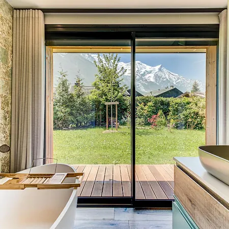 Papillon - Alpes Travel - Detached - Les Praz - Sleeps 8-10 샬레