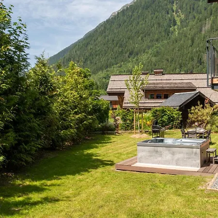Papillon - Alpes Travel - Detached - Les Praz - Sleeps 8-10 샬레