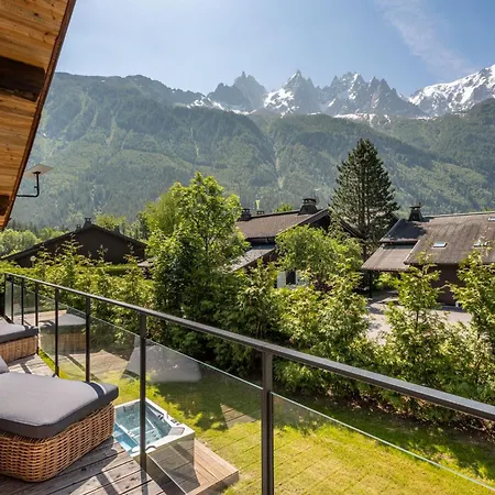 Chalet Papillon - Alpes Travel - Detached - Les Praz - Sleeps 8-10 Chamonix