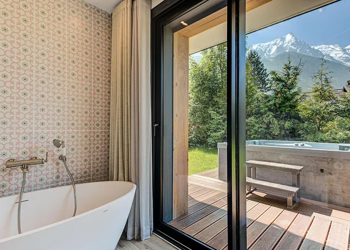 Papillon - Alpes Travel - Detached - Les Praz - Sleeps 8-10 Chalet *