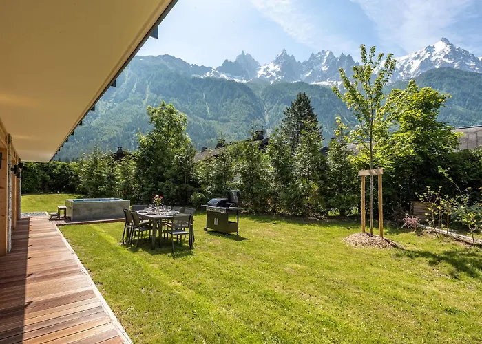 Papillon - Alpes Travel - Detached - Les Praz - Sleeps 8-10 *