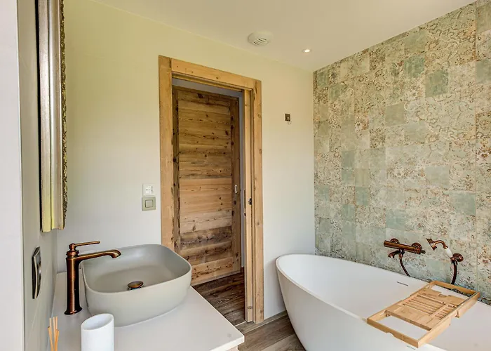 Chalet Papillon - Alpes Travel - Detached - Les Praz - Sleeps 8-10